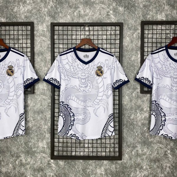 Áo bóng đá họa tiết rồng màu trắng Real Madrid thanh lịch